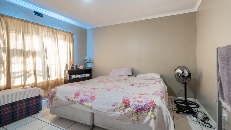 6 Bedroom Property for Sale in Kensington Western Cape